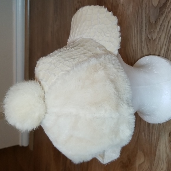 Big Bear Pom Pom White Faux Fur Baseball Cap - Picture 3 of 9